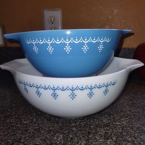 Snowflake Garland Cinderella Pyrex bowls